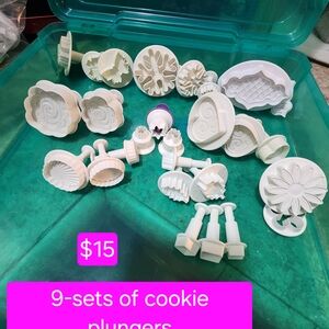 White Cookie Plunger Set